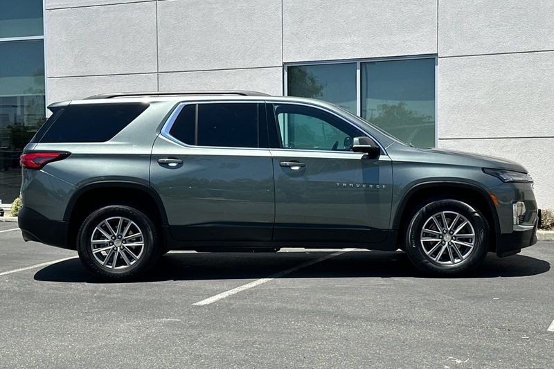 Chevrolet Traverse Vehicle Full-screen Gallery Image 03