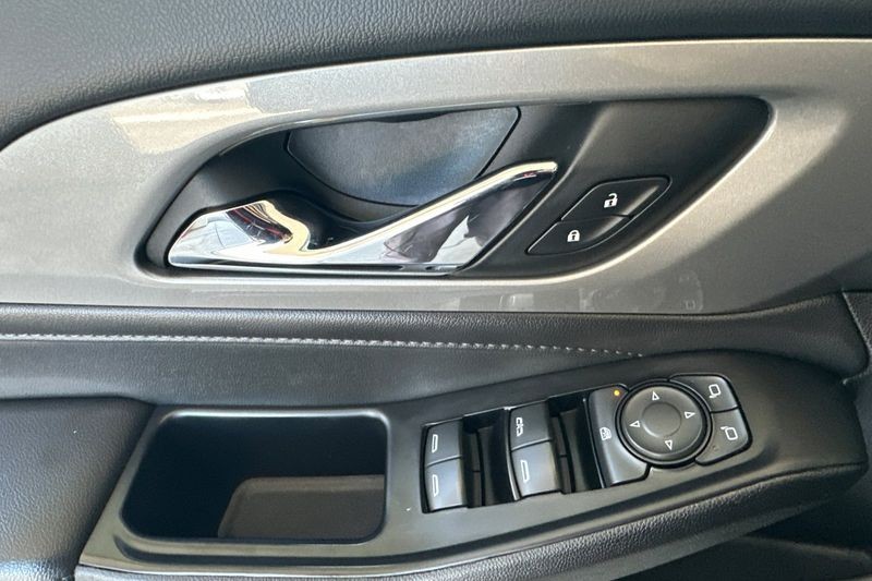 Chevrolet Traverse Vehicle Full-screen Gallery Image 11