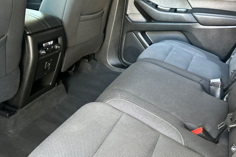 Chevrolet Traverse Vehicle Full-screen Gallery Image 12