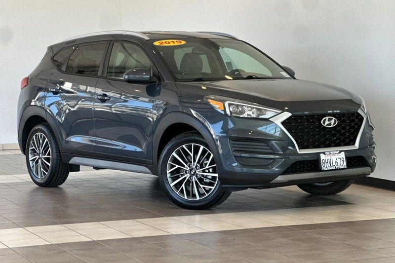 Hyundai Tucson Vehicle Full-screen Gallery Image 02
