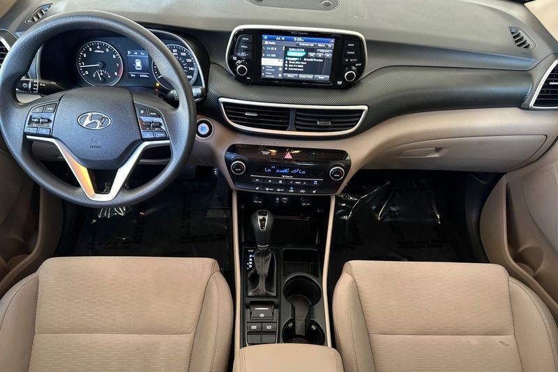Hyundai Tucson Vehicle Full-screen Gallery Image 13