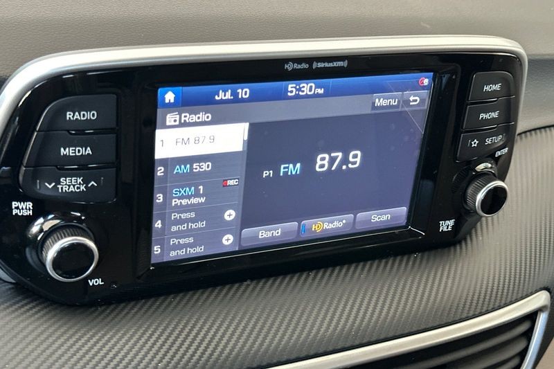 Hyundai Tucson Vehicle Full-screen Gallery Image 17
