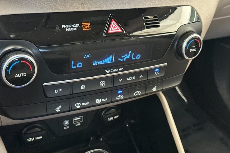 Hyundai Tucson Vehicle Full-screen Gallery Image 19