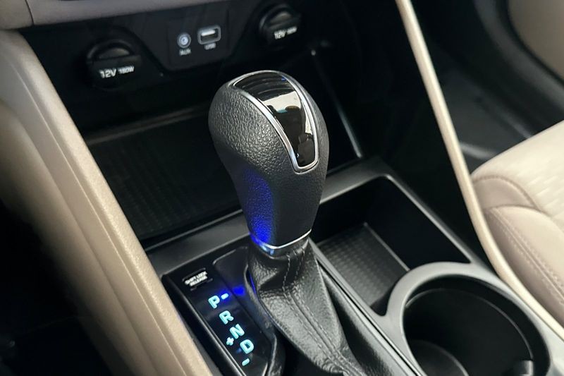 Hyundai Tucson Vehicle Full-screen Gallery Image 20