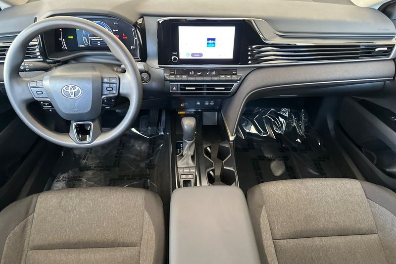 Toyota Camry Vehicle Full-screen Gallery Image 13