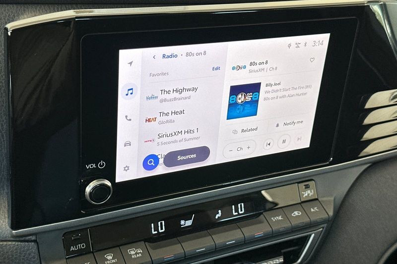 Toyota Camry Vehicle Full-screen Gallery Image 17
