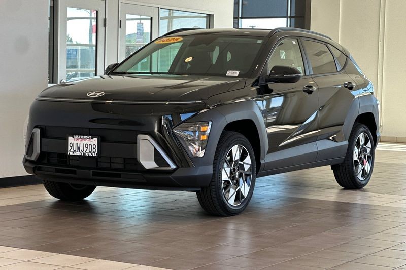 Hyundai Kona Vehicle Full-screen Gallery Image 08