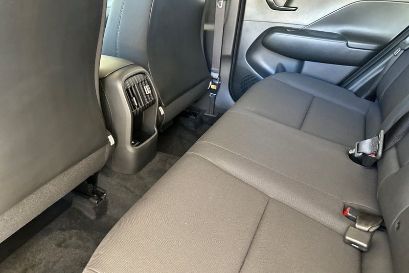 Hyundai Kona Vehicle Full-screen Gallery Image 12