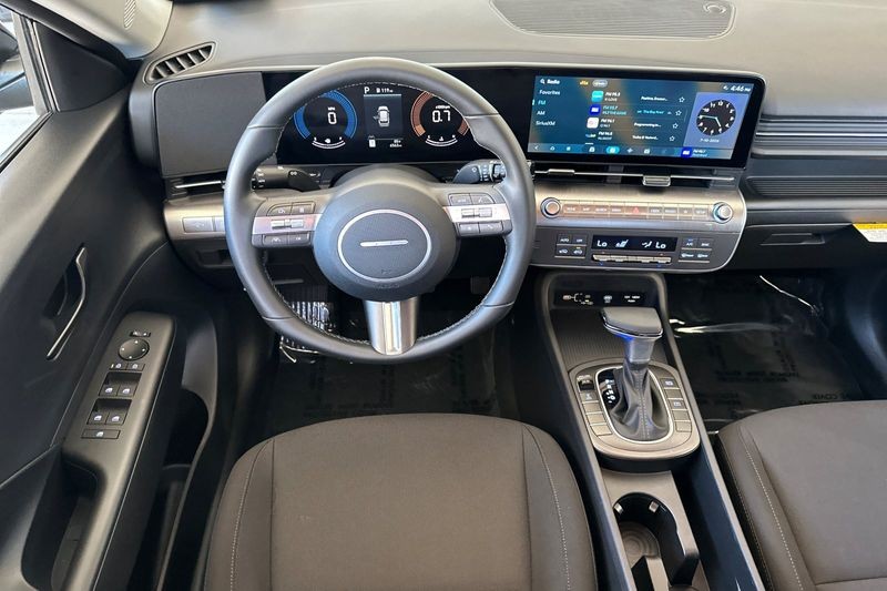 Hyundai Kona Vehicle Full-screen Gallery Image 14