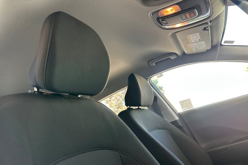 Hyundai Kona Vehicle Full-screen Gallery Image 17