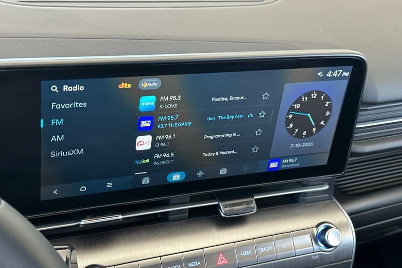 Hyundai Kona Vehicle Full-screen Gallery Image 18