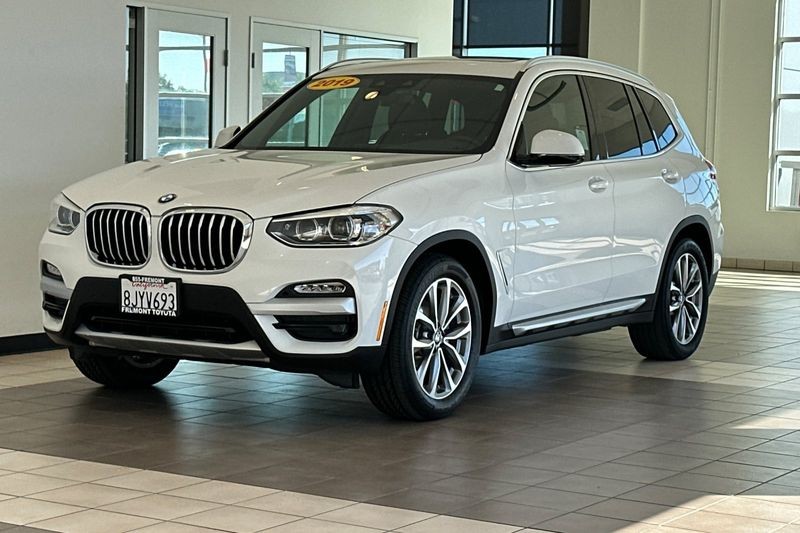 BMW X3 Vehicle Full-screen Gallery Image 08