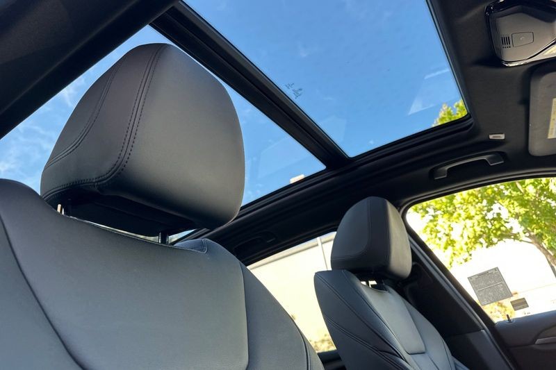 BMW X3 Vehicle Full-screen Gallery Image 17