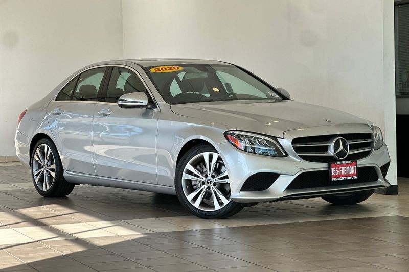 Mercedes-Benz C-Class Vehicle Full-screen Gallery Image 02