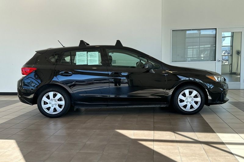 Subaru Impreza Vehicle Full-screen Gallery Image 03