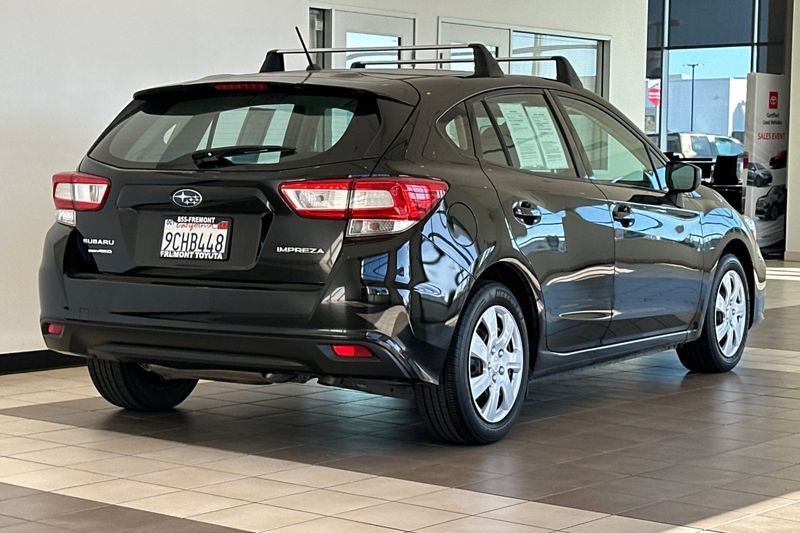 Subaru Impreza Vehicle Full-screen Gallery Image 04