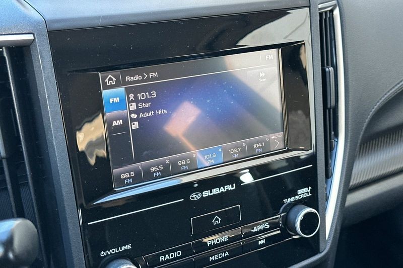 Subaru Impreza Vehicle Full-screen Gallery Image 17