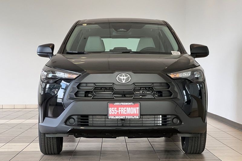 Toyota Corolla Cross Vehicle Full-screen Gallery Image 06
