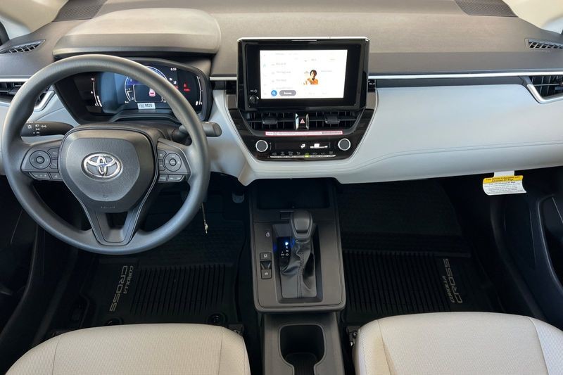 Toyota Corolla Cross Vehicle Full-screen Gallery Image 09