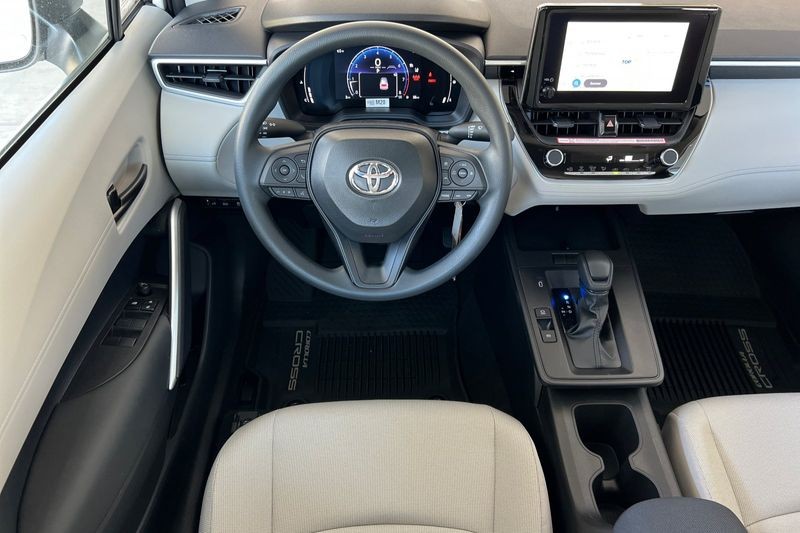 Toyota Corolla Cross Vehicle Full-screen Gallery Image 10