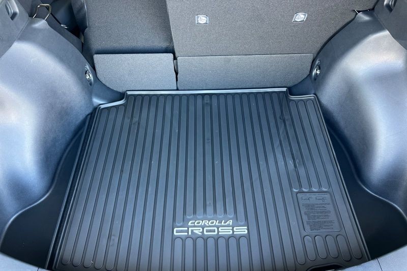 Toyota Corolla Cross Vehicle Full-screen Gallery Image 11