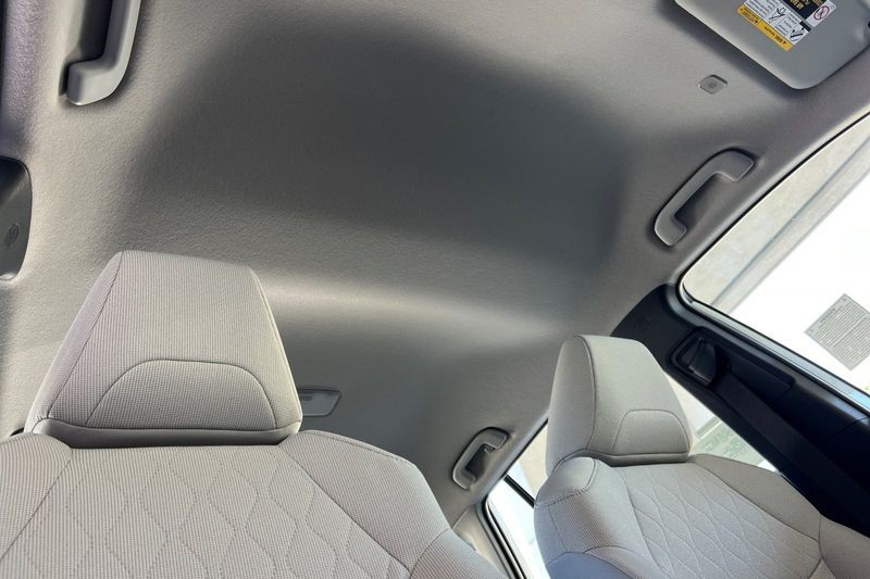 Toyota Corolla Cross Vehicle Full-screen Gallery Image 13