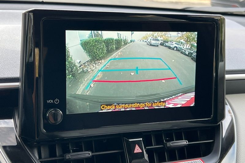 Toyota Corolla Cross Vehicle Full-screen Gallery Image 15