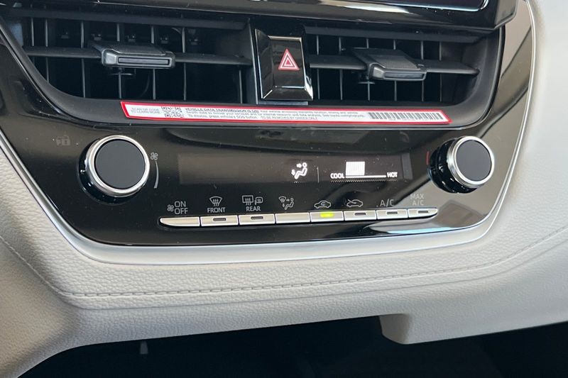 Toyota Corolla Cross Vehicle Full-screen Gallery Image 16