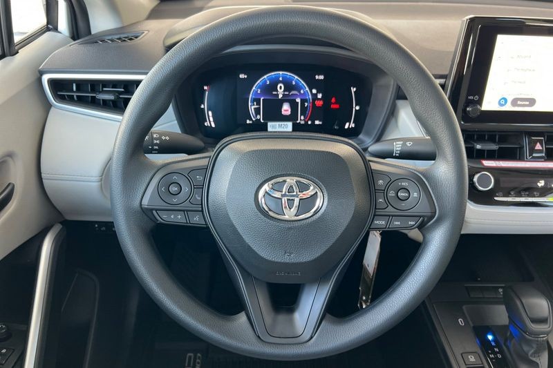 Toyota Corolla Cross Vehicle Full-screen Gallery Image 18