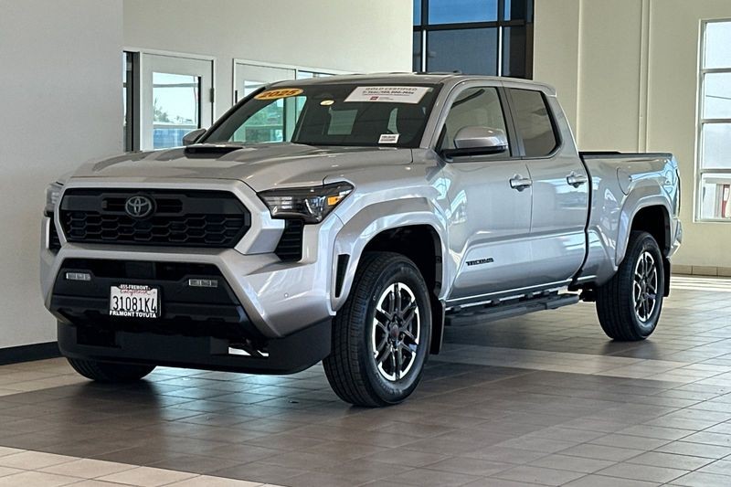 Toyota Tacoma 4WD Vehicle Full-screen Gallery Image 08