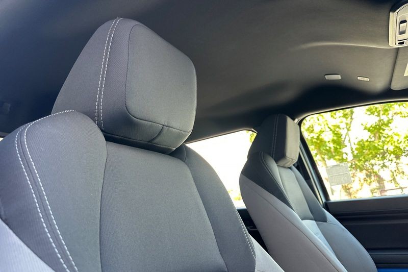 Toyota Tacoma 4WD Vehicle Full-screen Gallery Image 16