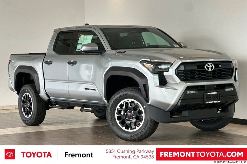 Toyota Tacoma 4WD Vehicle Full-screen Gallery Image 02