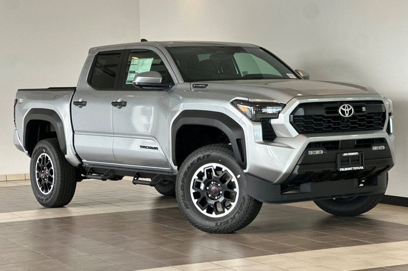 Toyota Tacoma 4WD Vehicle Full-screen Gallery Image 03