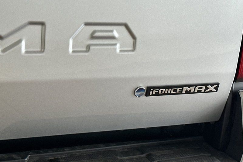 Toyota Tacoma 4WD Vehicle Full-screen Gallery Image 08
