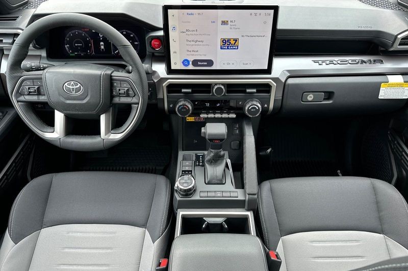 Toyota Tacoma 4WD Vehicle Full-screen Gallery Image 12