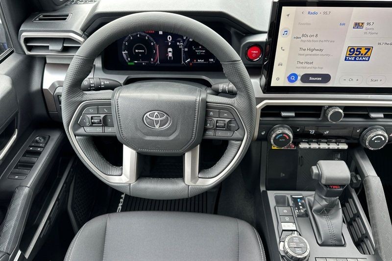Toyota Tacoma 4WD Vehicle Full-screen Gallery Image 13