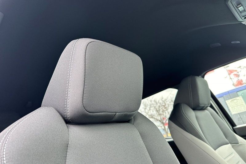 Toyota Tacoma 4WD Vehicle Full-screen Gallery Image 15