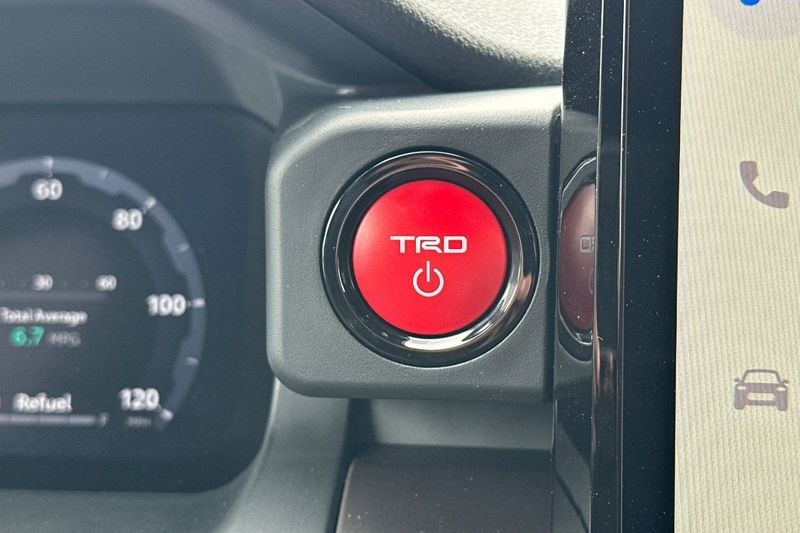 Toyota Tacoma 4WD Vehicle Full-screen Gallery Image 20