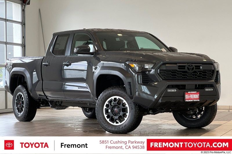 Toyota Tacoma 4WD Vehicle Full-screen Gallery Image 02
