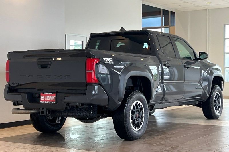 Toyota Tacoma 4WD Vehicle Full-screen Gallery Image 06
