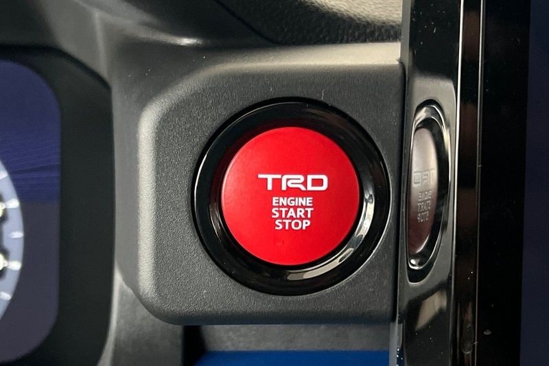 Toyota Tacoma 4WD Vehicle Full-screen Gallery Image 20