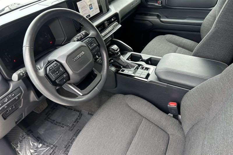 Toyota Land Cruiser Vehicle Full-screen Gallery Image 10
