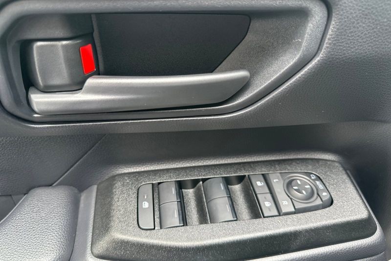 Toyota Land Cruiser Vehicle Full-screen Gallery Image 11