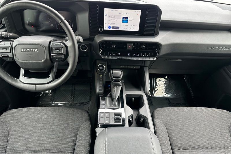 Toyota Land Cruiser Vehicle Full-screen Gallery Image 13
