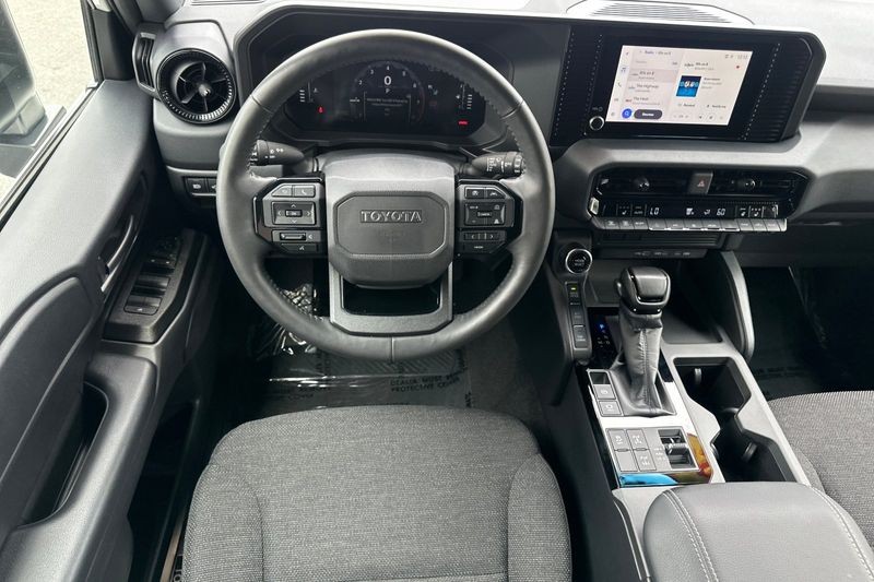 Toyota Land Cruiser Vehicle Full-screen Gallery Image 14