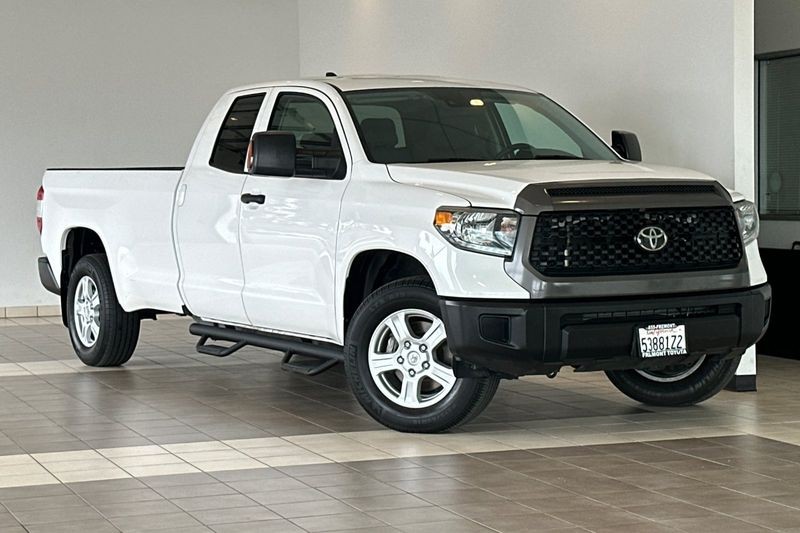 Toyota Tundra Vehicle Full-screen Gallery Image 02