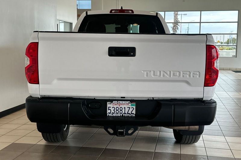 Toyota Tundra Vehicle Full-screen Gallery Image 05