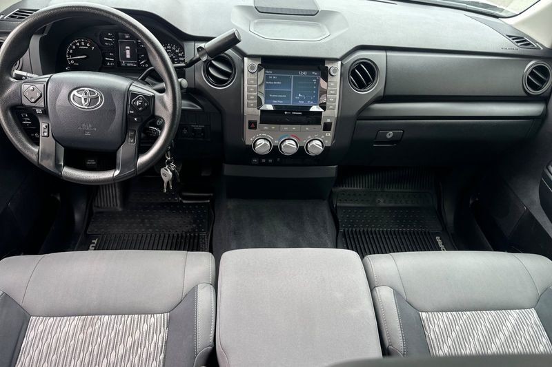 Toyota Tundra Vehicle Full-screen Gallery Image 11