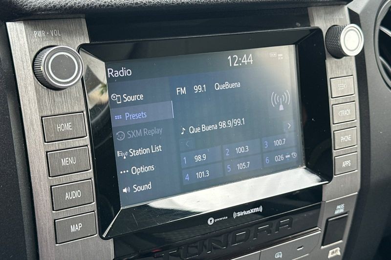 Toyota Tundra Vehicle Full-screen Gallery Image 15