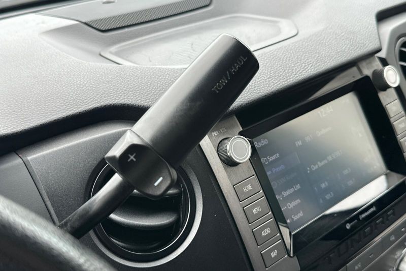 Toyota Tundra Vehicle Full-screen Gallery Image 18